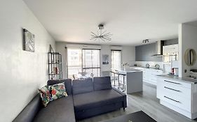 City & Cosy, Lyon Charcot- Wifi - Lave Linge - Balcon - Parking