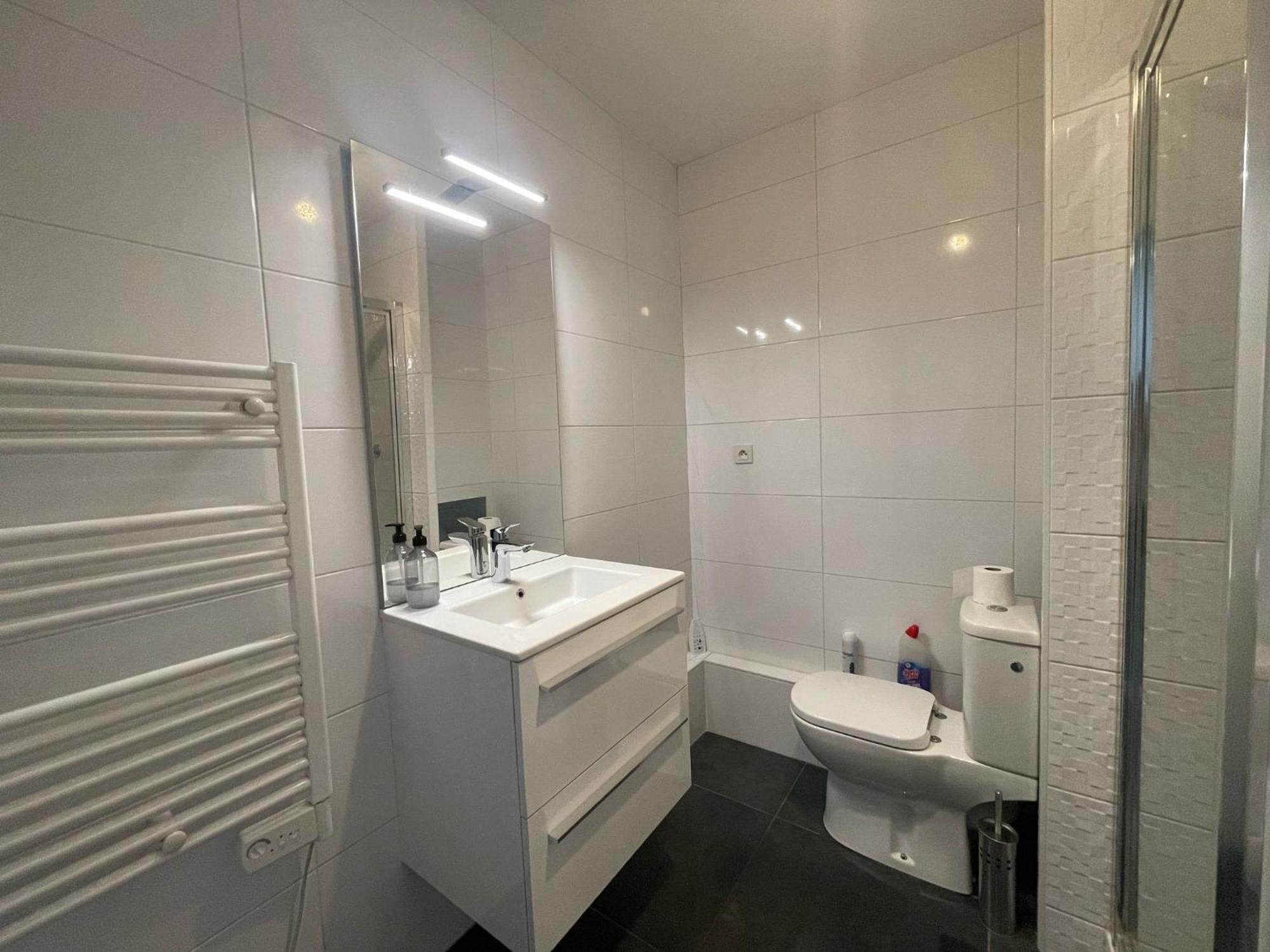 City & Cosy, Lyon Charcot- Wifi - Lave Linge - Balcon - Parking Extérieur photo